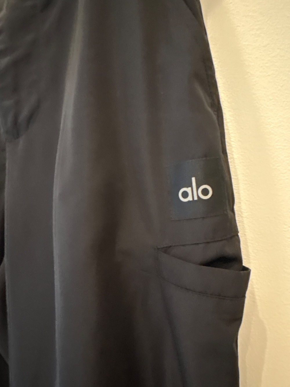 Alo yoga track pants - Picture 2 of 5